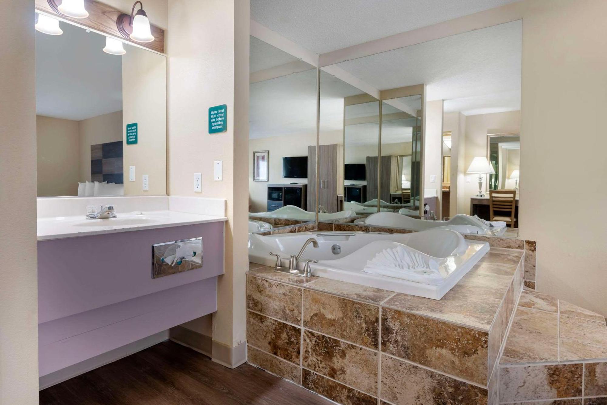 Quality Inn במיג'י מראה חיצוני תמונה